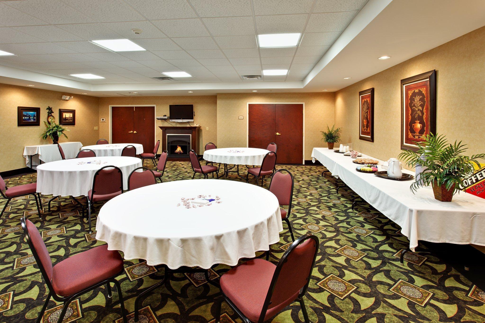 Holiday Inn Express Hotel & Suites Kingsport-Meadowview I-26 By Ihg Bagian luar foto