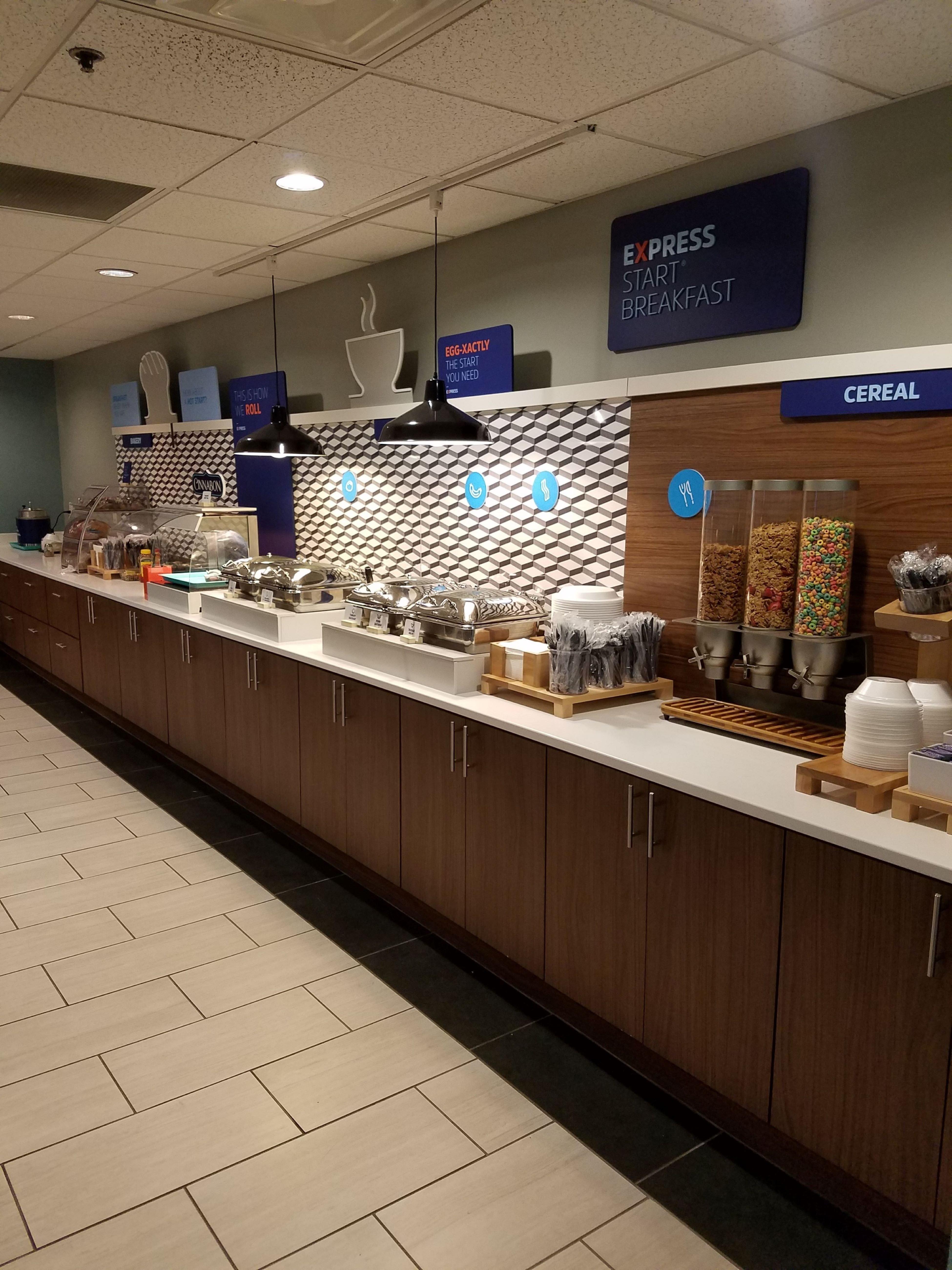 Holiday Inn Express Hotel & Suites Kingsport-Meadowview I-26 By Ihg Bagian luar foto