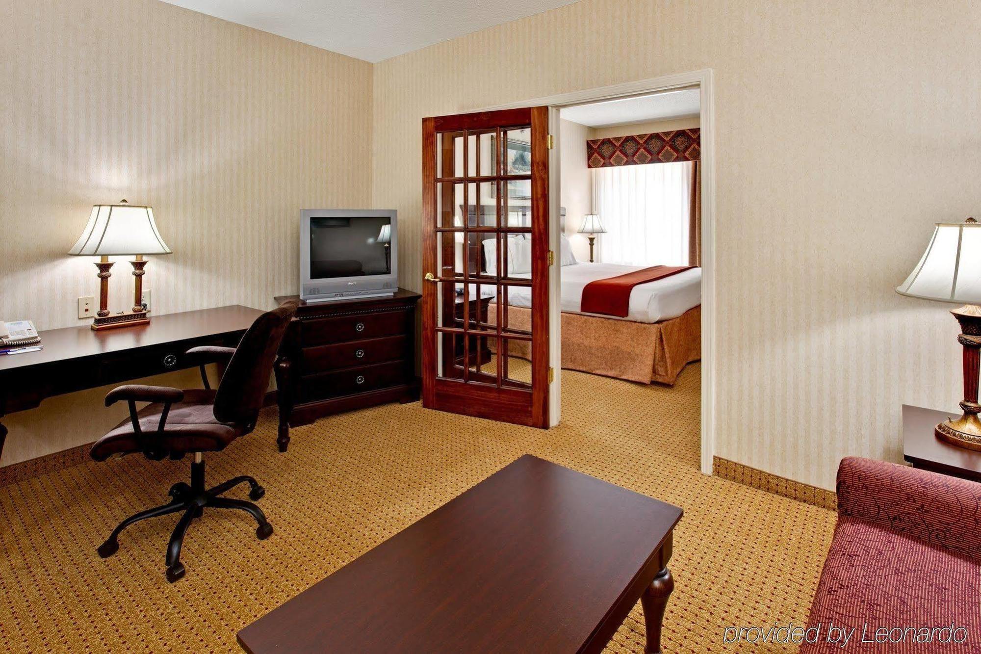 Holiday Inn Express Hotel & Suites Kingsport-Meadowview I-26 By Ihg Bagian luar foto