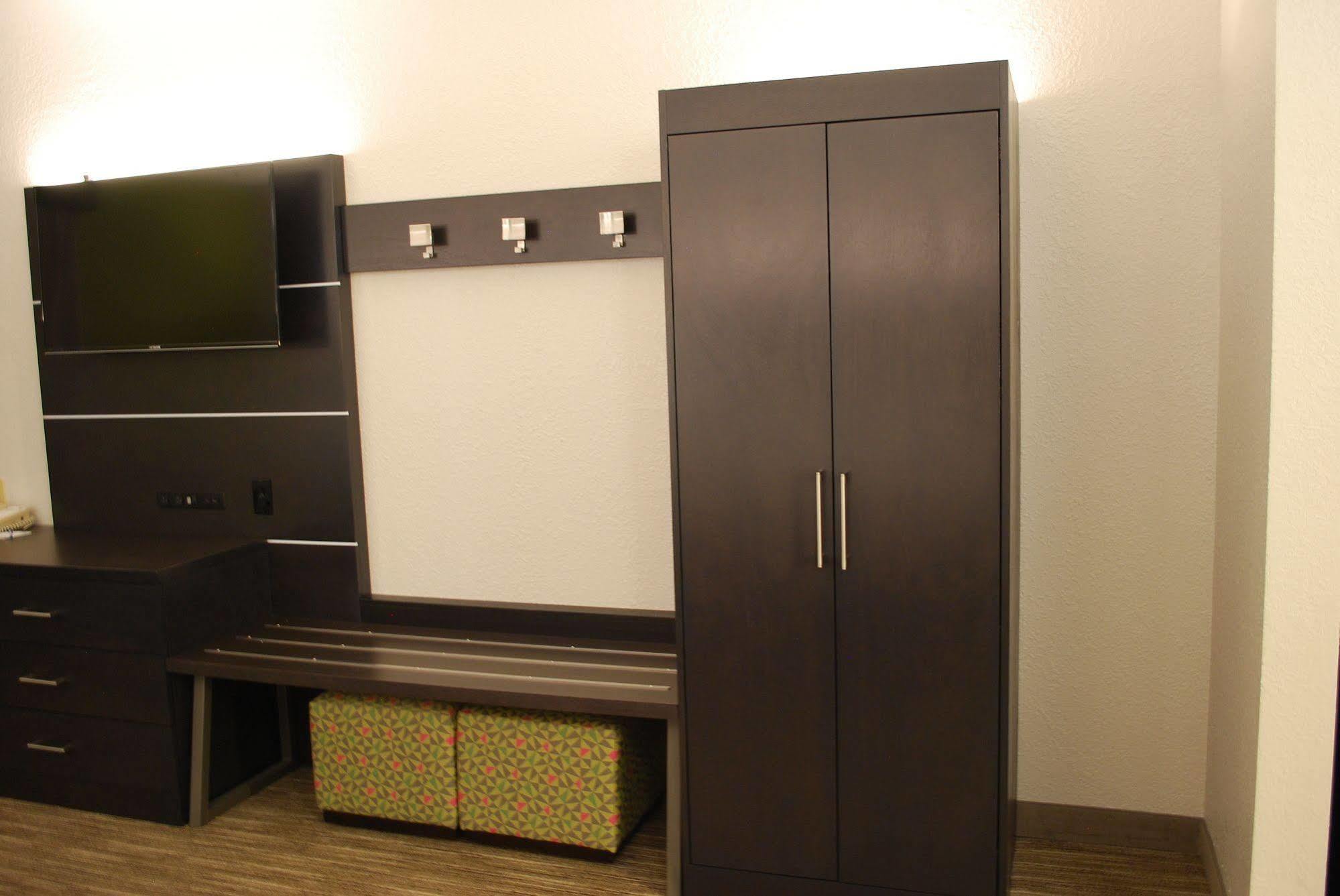 Holiday Inn Express Hotel & Suites Kingsport-Meadowview I-26 By Ihg Bagian luar foto