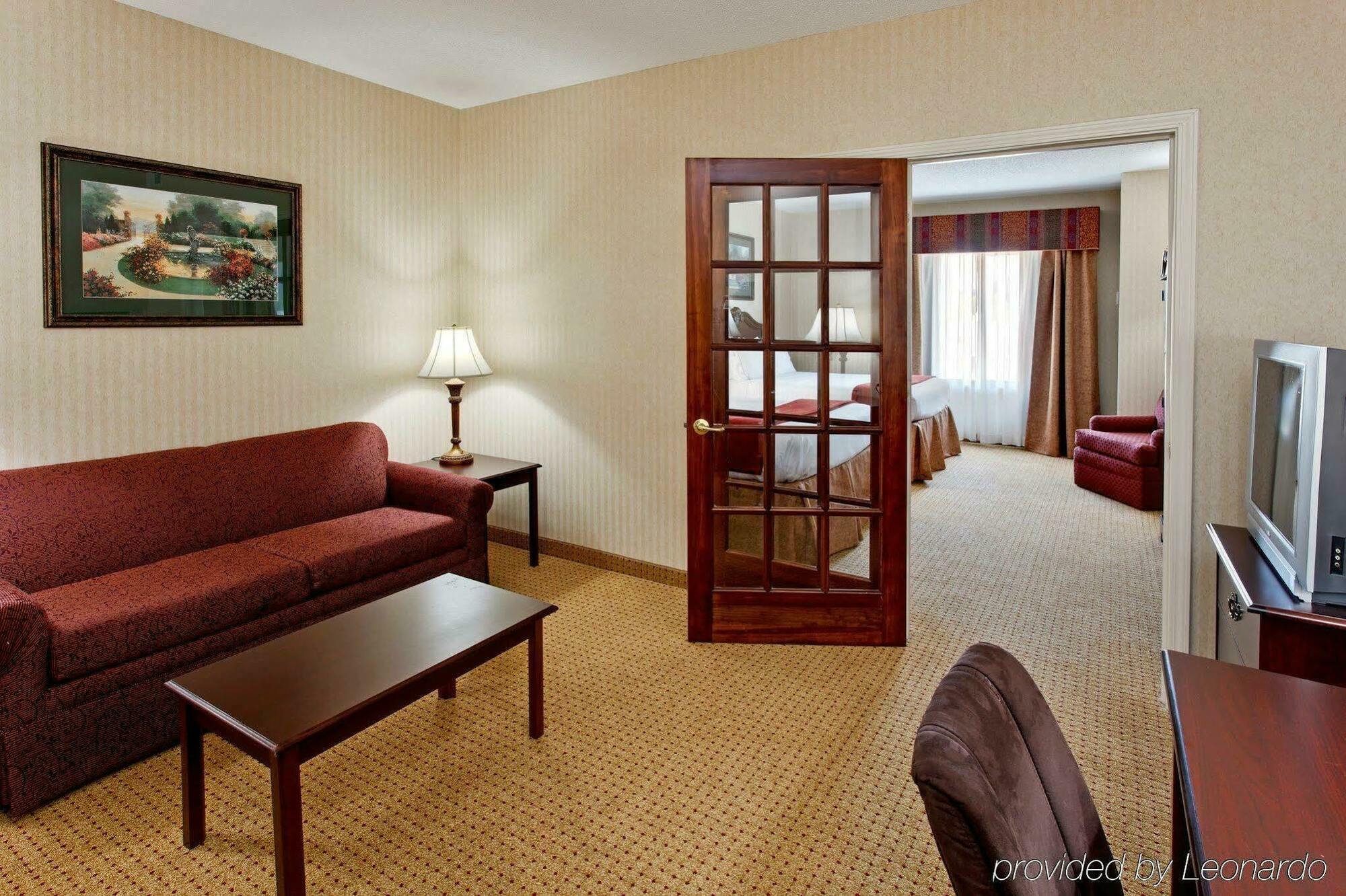 Holiday Inn Express Hotel & Suites Kingsport-Meadowview I-26 By Ihg Bagian luar foto